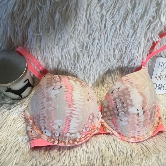 PINK Victoria Secret Bra 36D - Picture 3 of 9